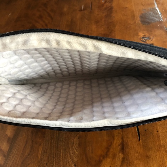 15” Tomtoc Laptop Case - Picture 3 of 4